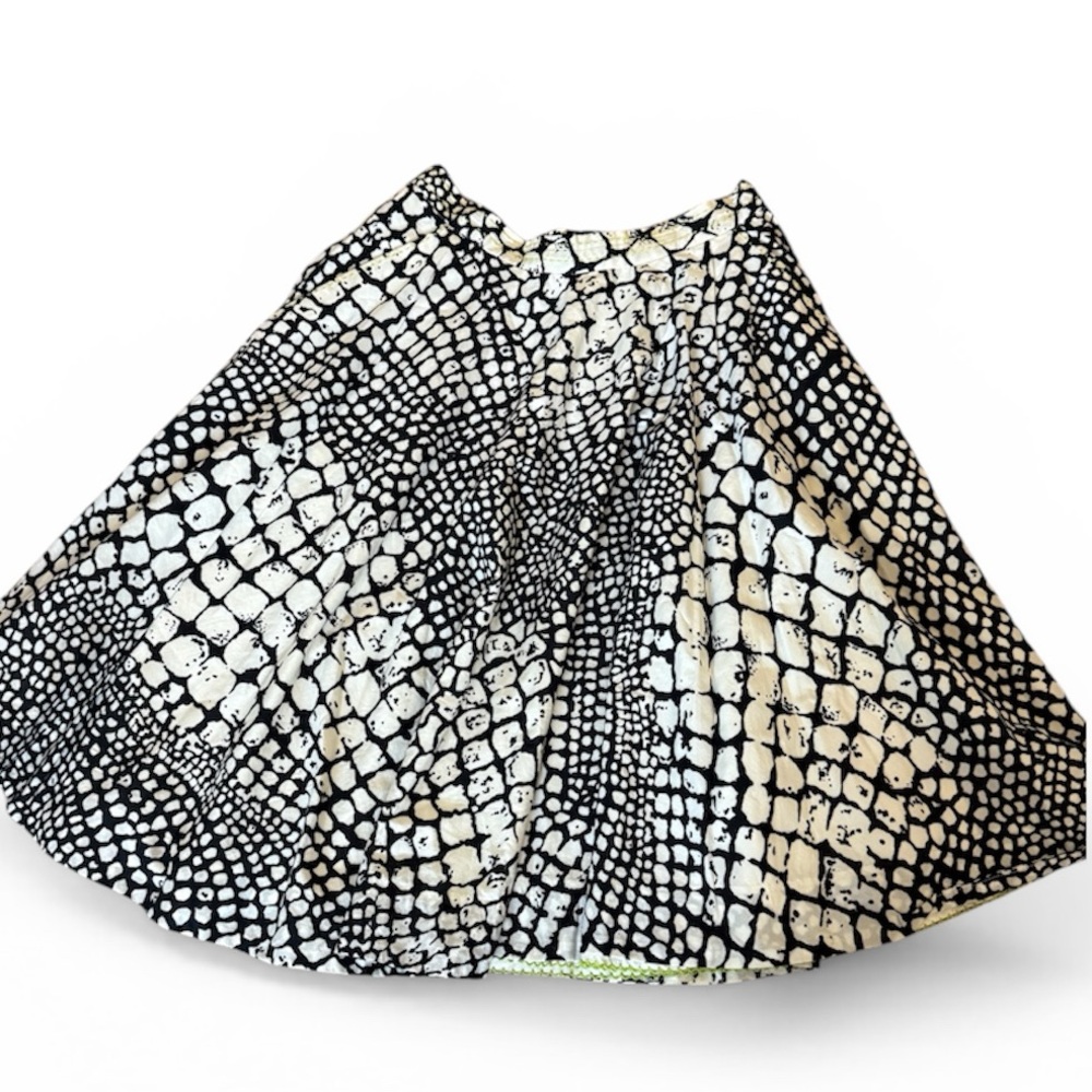 edmé & esyllte Printed Lined Top in black and white